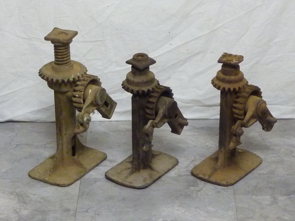 Collectibles, Estate & Household Online Auction ~ Close 1/7 | Locate